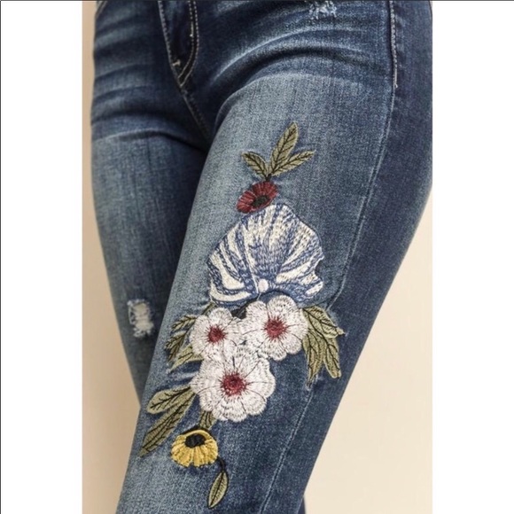 Distressed embroidered denim jeans. - Picture 5 of 5